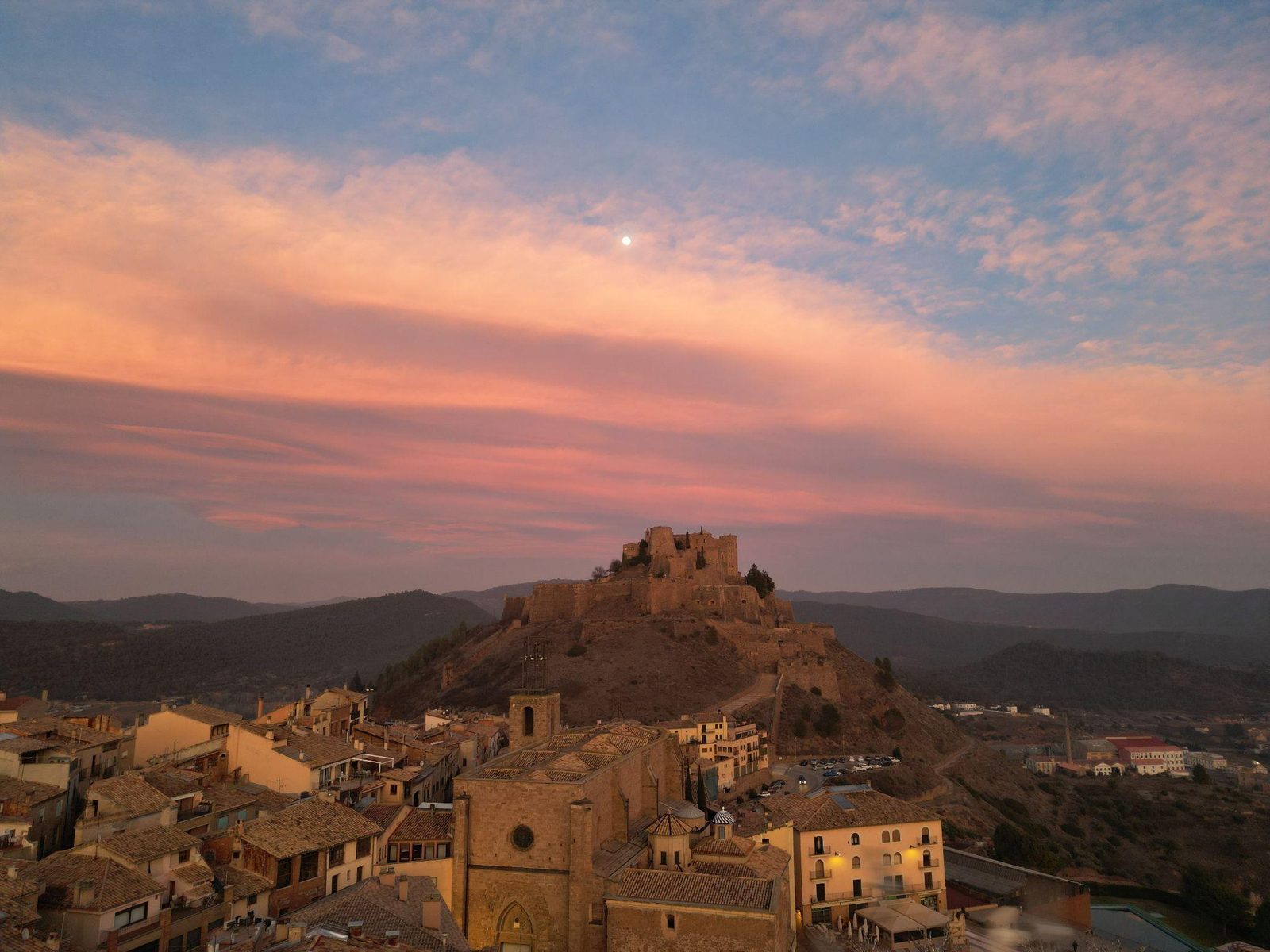 Atardecer sobre el castillo de Cardona